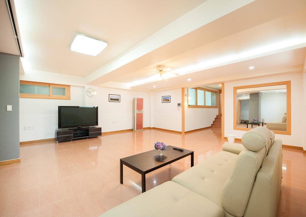 Jeju Sullem Pension Экстерьер фото